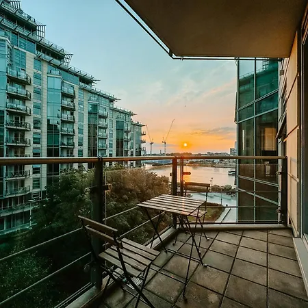 Two Bedroom Luxury Waterfront Apartment In London Exterior photo